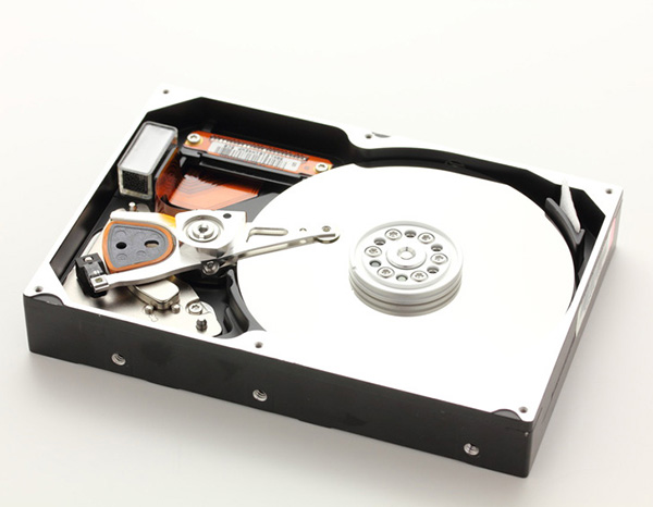 記録媒体のフォーマットだけでは不十分？企業が実施すべきデータ消去とIT資産処分の正しい方法