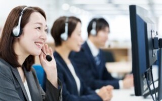 ヘルプデスクのアウトソーシングで解決できる課題と成功のポイント