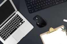 パソコンレンタル費用の相場と内訳－購入やリースとの比較で判断する最適な調達の考え方