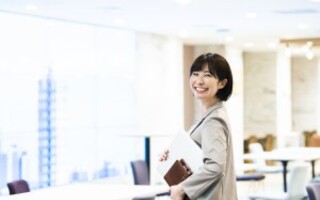 パソコンレンタルがおすすめな企業とは｜調達・運用コストを最適化する選び方【サービス選定チェックリスト付き】