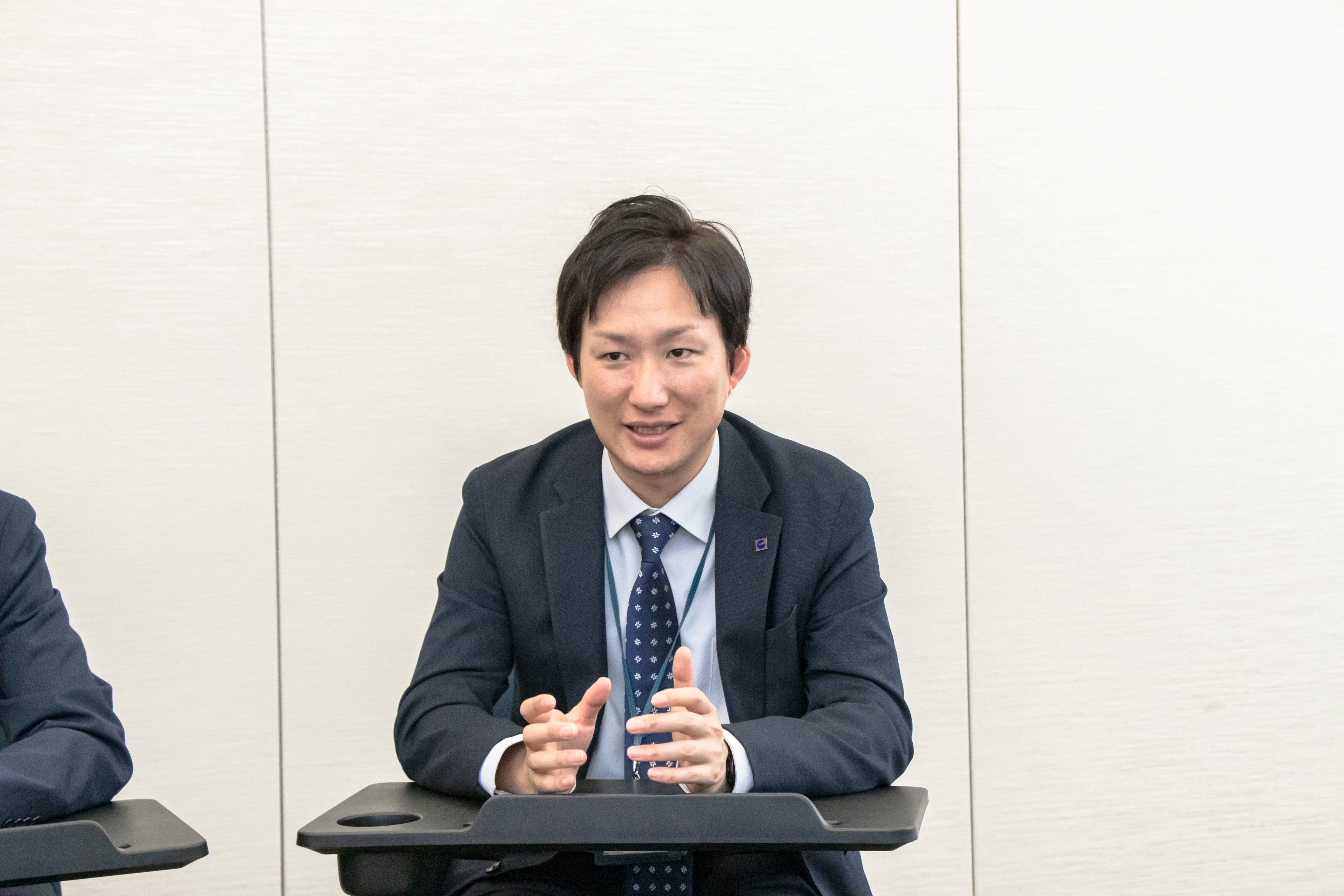 因幡電機産業株式会社担当者へのインタビューの様子
